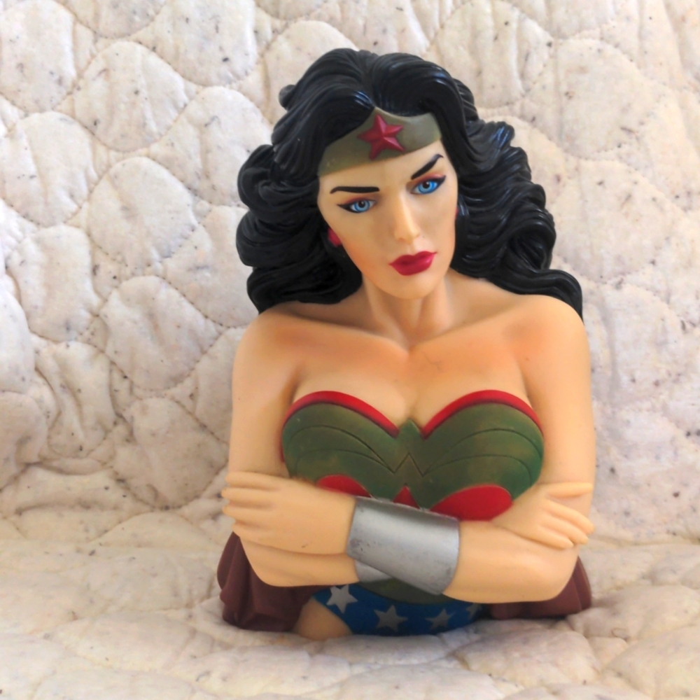 Vintage Wonder Woman Piggy Bank 🤩